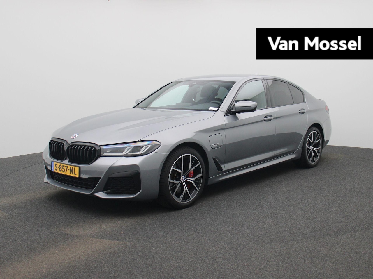BMW 5-serie - 530e Business Edition Plus 292PK | M Sport Pro | Laser koplampen | Wegklapbare Trekhaak | - AutoWereld.nl