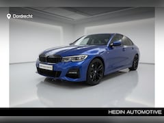BMW 3-serie - 320i M-Sport | 19" | Elektrisch verstelbare voorstoelen | Extra getint glas achter | Voorb
