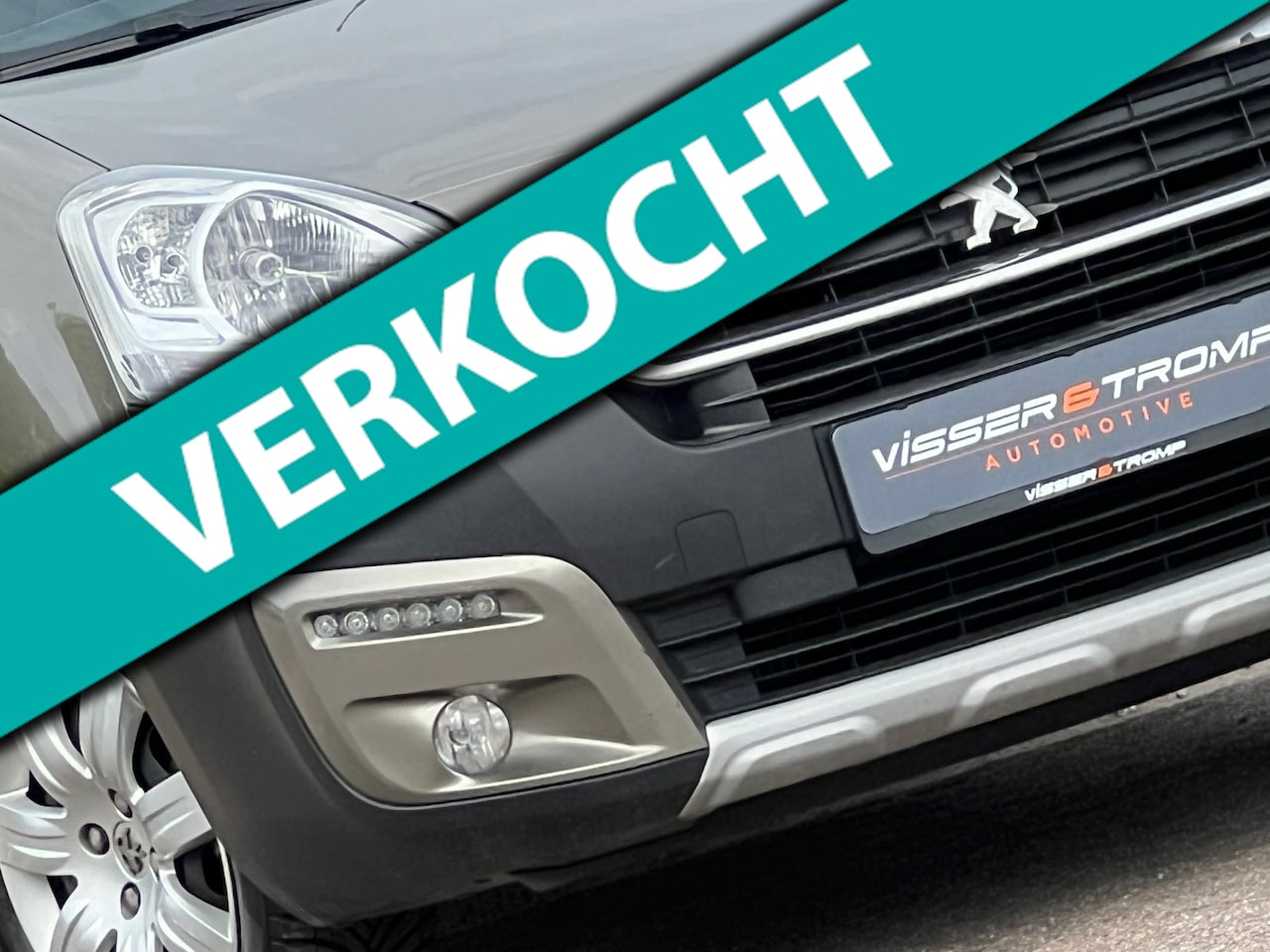 Peugeot Partner Tepee - 1.2 PureTech 110pk Outdoor - Nocciola metallic - Nav/Clima/Cruise - AutoWereld.nl