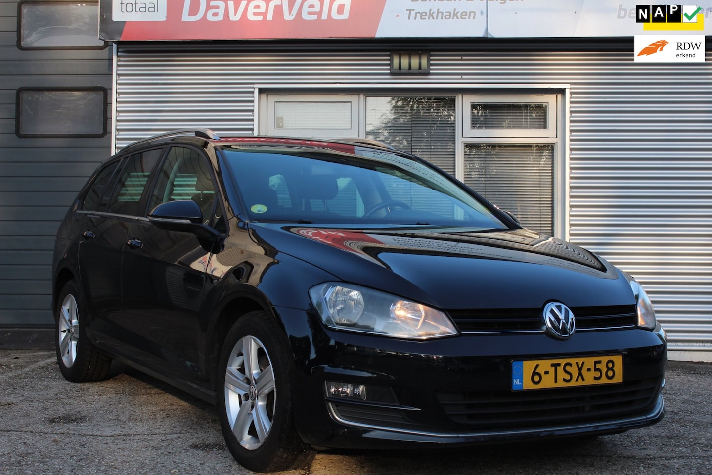 Volkswagen Golf Variant - 1.6 TDI Highline EXPORT apk 9-5-2027, vol opties zoals navi, trekhaak, pdc, climate-contro - AutoWereld.nl