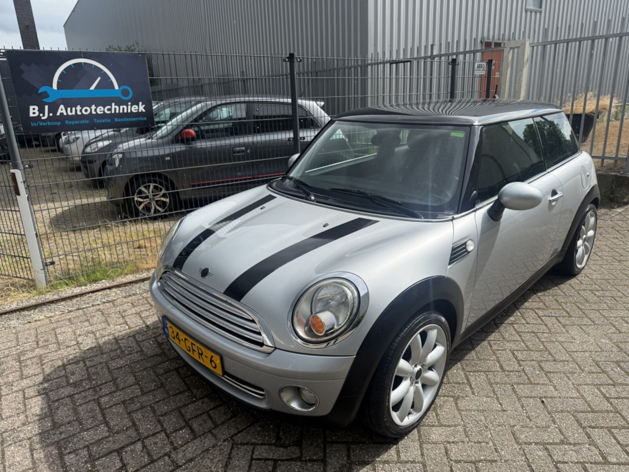 MINI 3-Deurs - 1.4 One Pepper Airco Nw apk IZGST !! - AutoWereld.nl