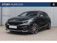 BMW 1-serie - 120i M Sport Automaat / Panoramadak / M Sportstoelen / Achteruitrijcamera / Head-Up / Adap