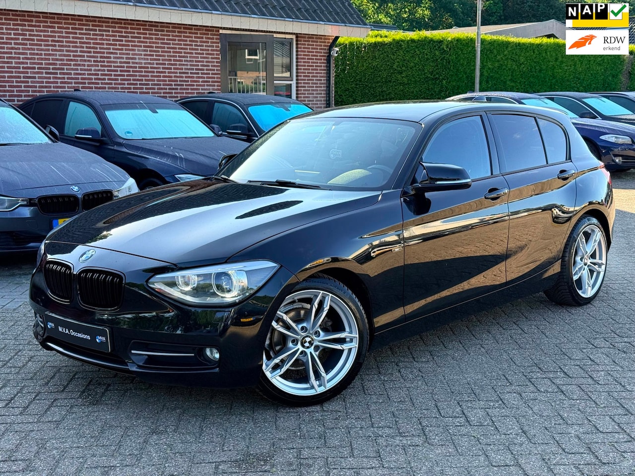 BMW 1-serie - 116i EDE Upgrade Edition Sport|Nieuwe Ketting + Klepseals|Carplay|Leder|Airco|Cruise contr - AutoWereld.nl