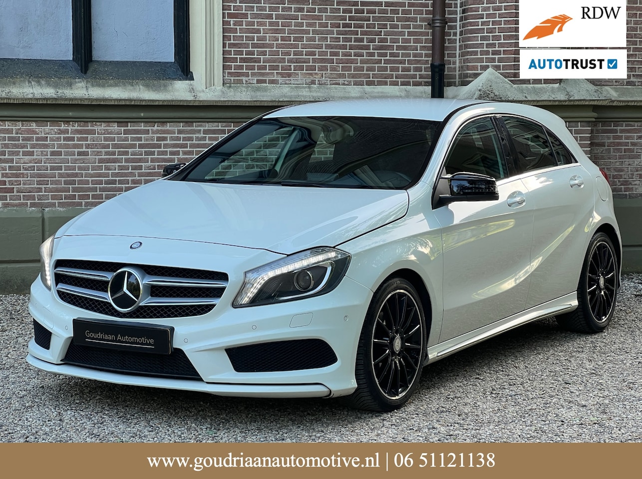 Mercedes-Benz A-klasse - 180 Ambition AMG-Line | Camera | PDC | Stoelverwarming - AutoWereld.nl