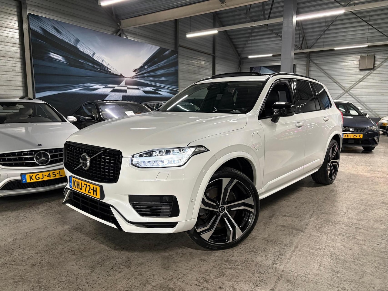 Volvo XC90 - 2.0 T8 Recharge AWD Ultimate Dark | Massage | Trekhaak | Pano | HUD | Luchtvering - AutoWereld.nl