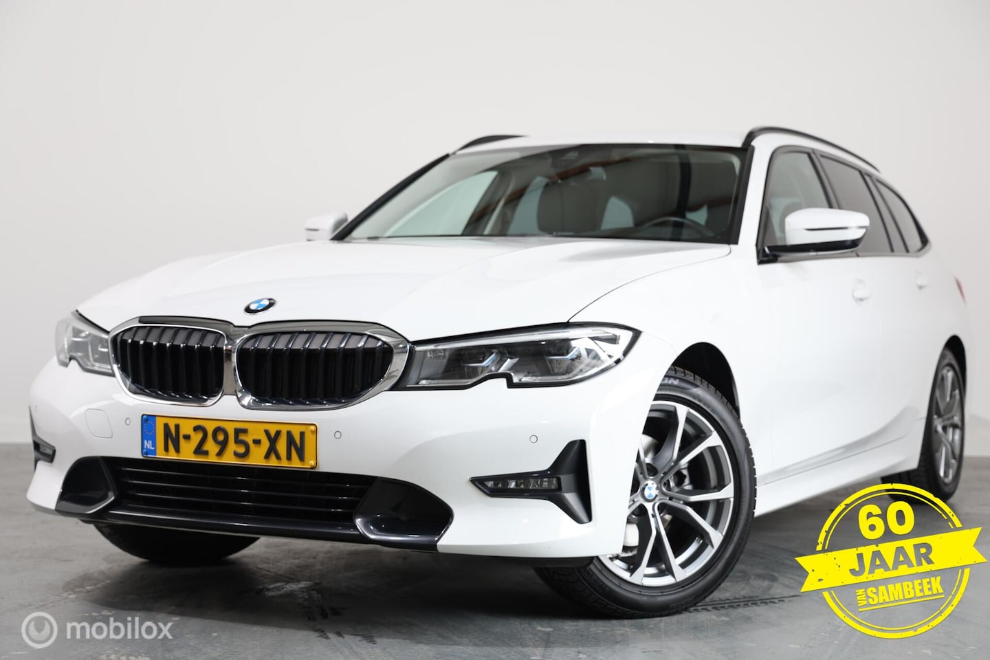 BMW 3-serie Touring - 318i - Carplay - Stoelverwarming - Navi - AutoWereld.nl
