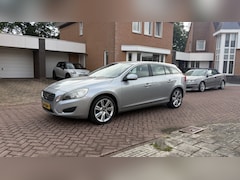 Volvo V60 - 2.0 D3 Momentum I APK 5-2027I Leder I Clima