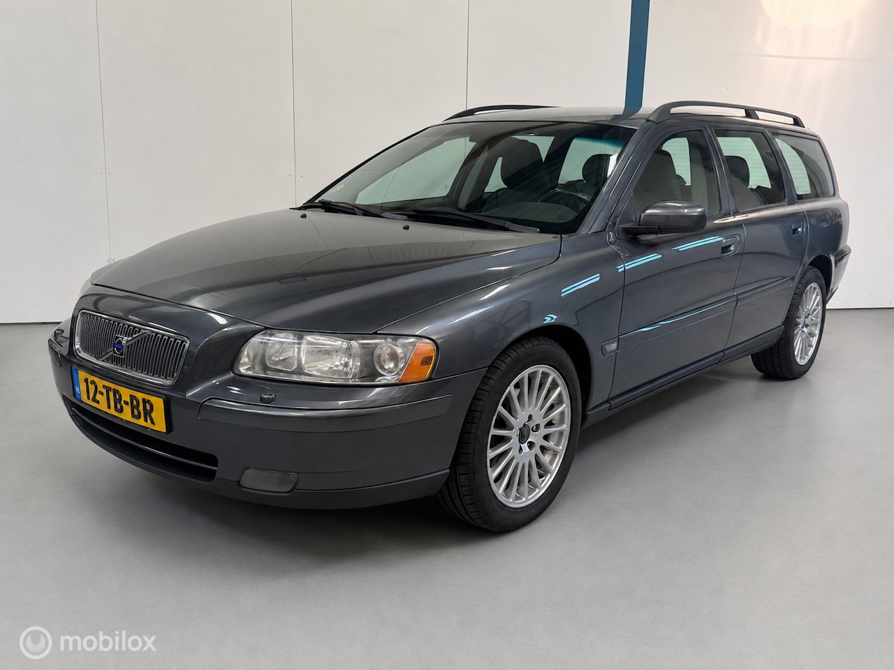 Volvo V70 - 2.4 Momentum NL-AUTO / LEER / 170PK - AutoWereld.nl