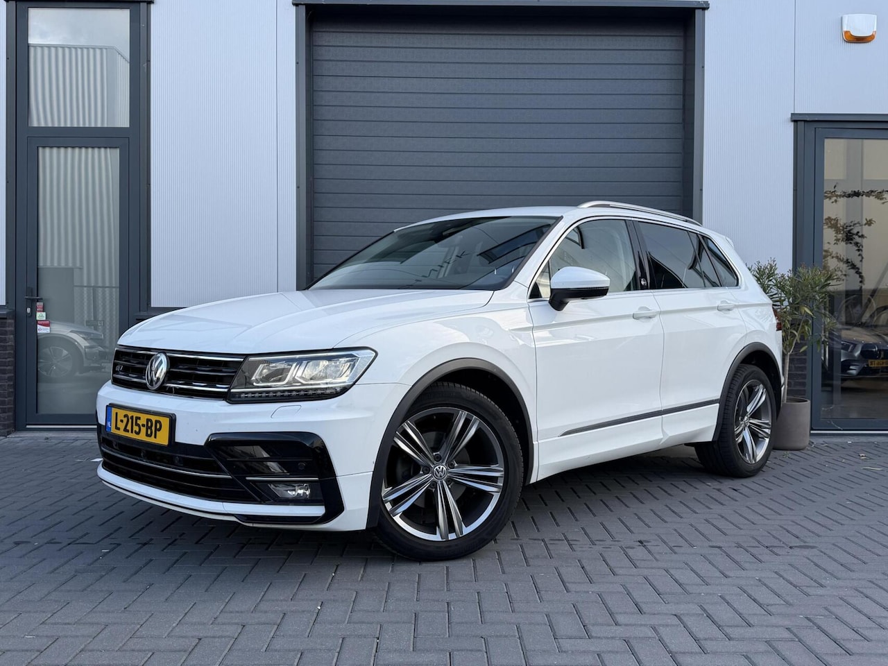 Volkswagen Tiguan - 1.4 TSI ACT Comfortline Business R 1.4 TSI ACT Comfortline Business R - AutoWereld.nl