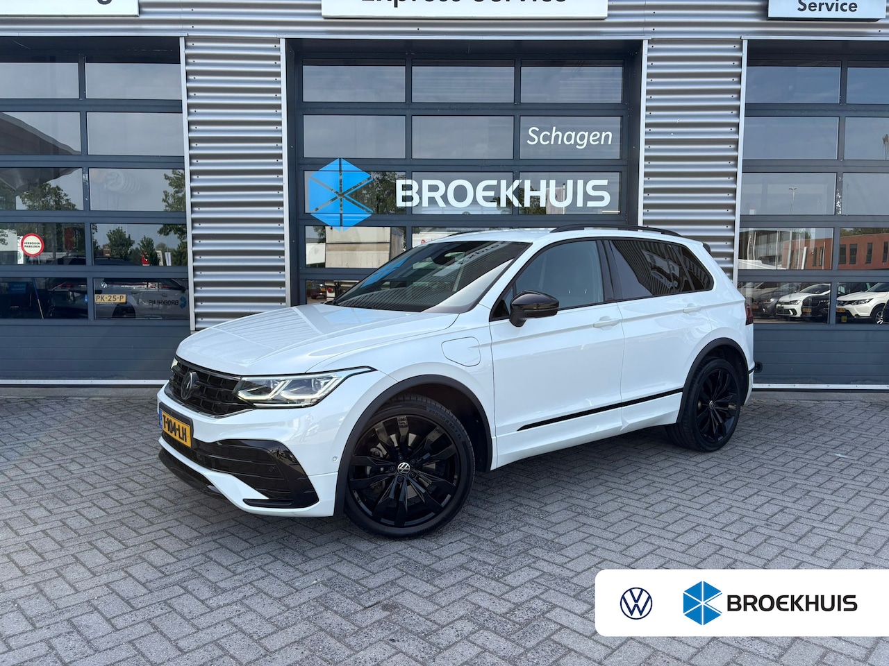 Volkswagen Tiguan - 1.4 TSI 245 pk eHybrid R-Line Business 6-DSG | Wegklapbare Trekhaak | Achteruitrijcamera | - AutoWereld.nl