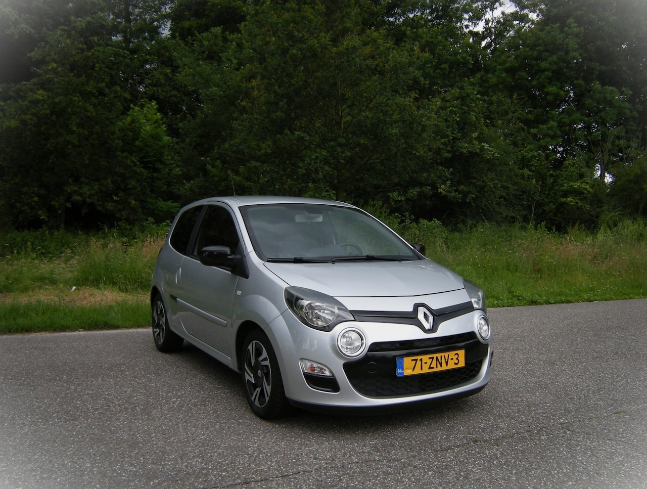 Renault Twingo - 1.2 16V Dynamique . Airco . Achter spoiler . LMV . Toerenteller . enz - AutoWereld.nl