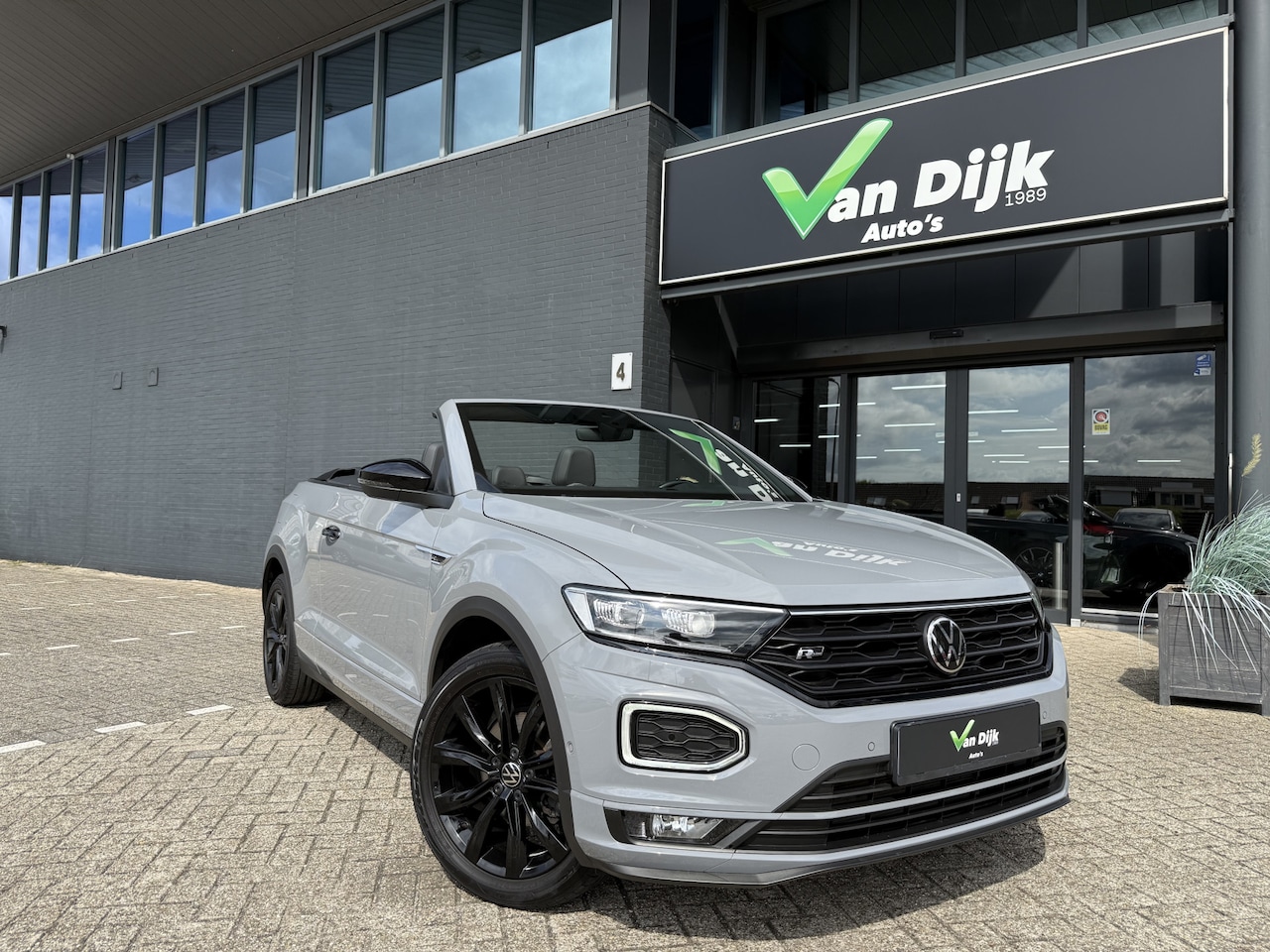 Volkswagen T-Roc Cabrio - 1.5 TSI R-Line Navi Camera 18" - AutoWereld.nl