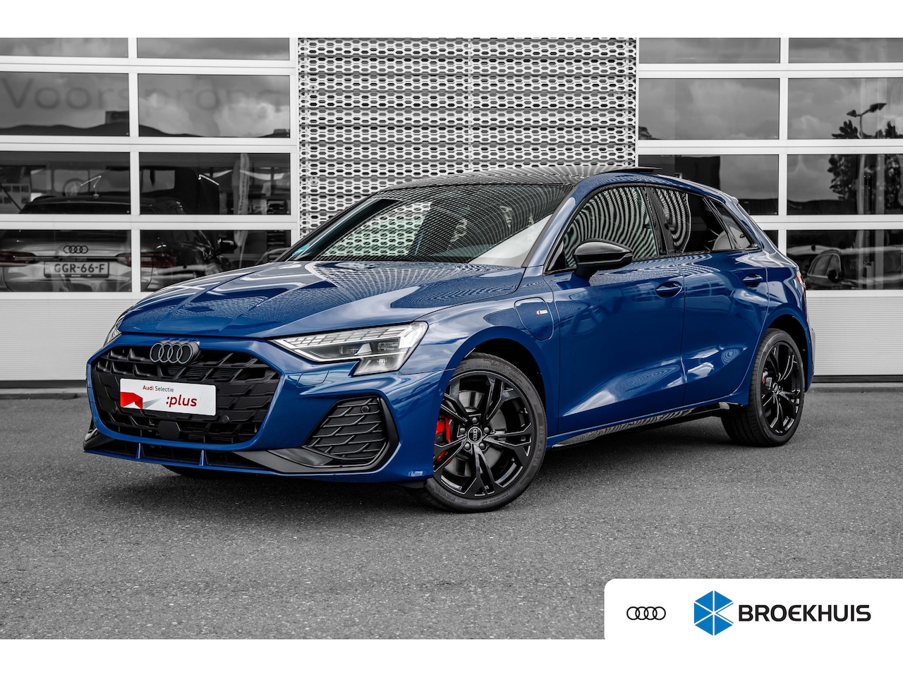 Audi A3 Sportback - TFSI e 200 kW S line | Panoramadak | Leder | Achteruitrijcamera | Stoelverwarming | - AutoWereld.nl
