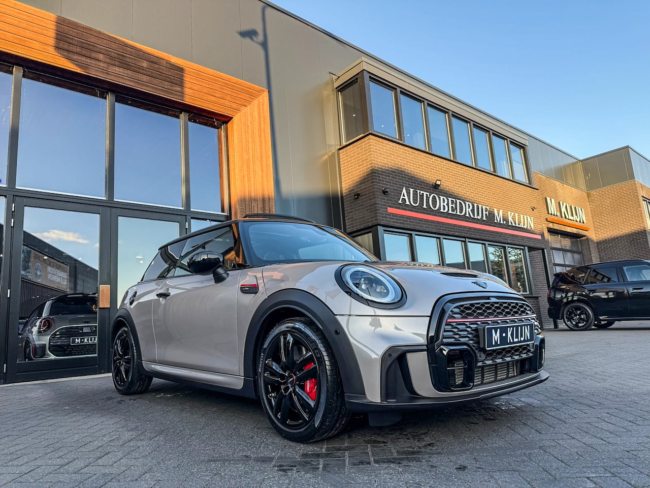 MINI 3-Deurs - 2.0 John Cooper Works JCW Pack F1 aut 231pk Rooftop grey/Hk/Pano/Camera/Vol - AutoWereld.nl