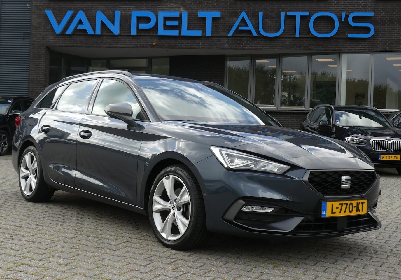 SEAT Leon Sportstourer - 1.5 eTSI 150PK DSG FR Business Intense / Winterpack / - AutoWereld.nl