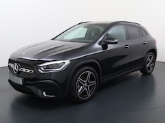 Mercedes-Benz GLA-Klasse - 250 e AMG // Trekhaak / Panoramadak // Keyless Entry // MultiBeam LED // Carplay // Sfeerv