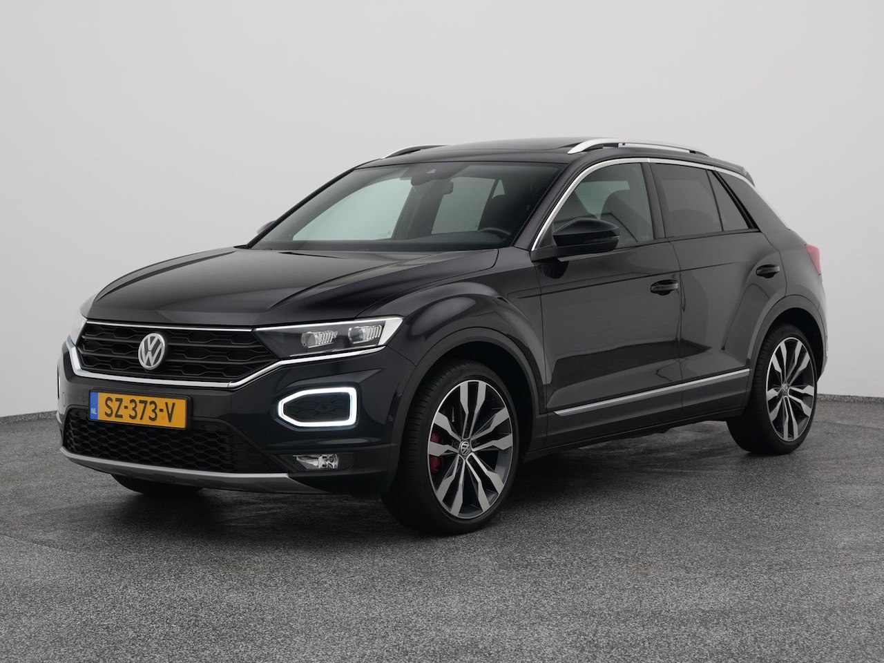 Volkswagen T-Roc - 2.0 TSI 4Motion Sport | PANO | TREKHAAK | ADAPTIVE - AutoWereld.nl