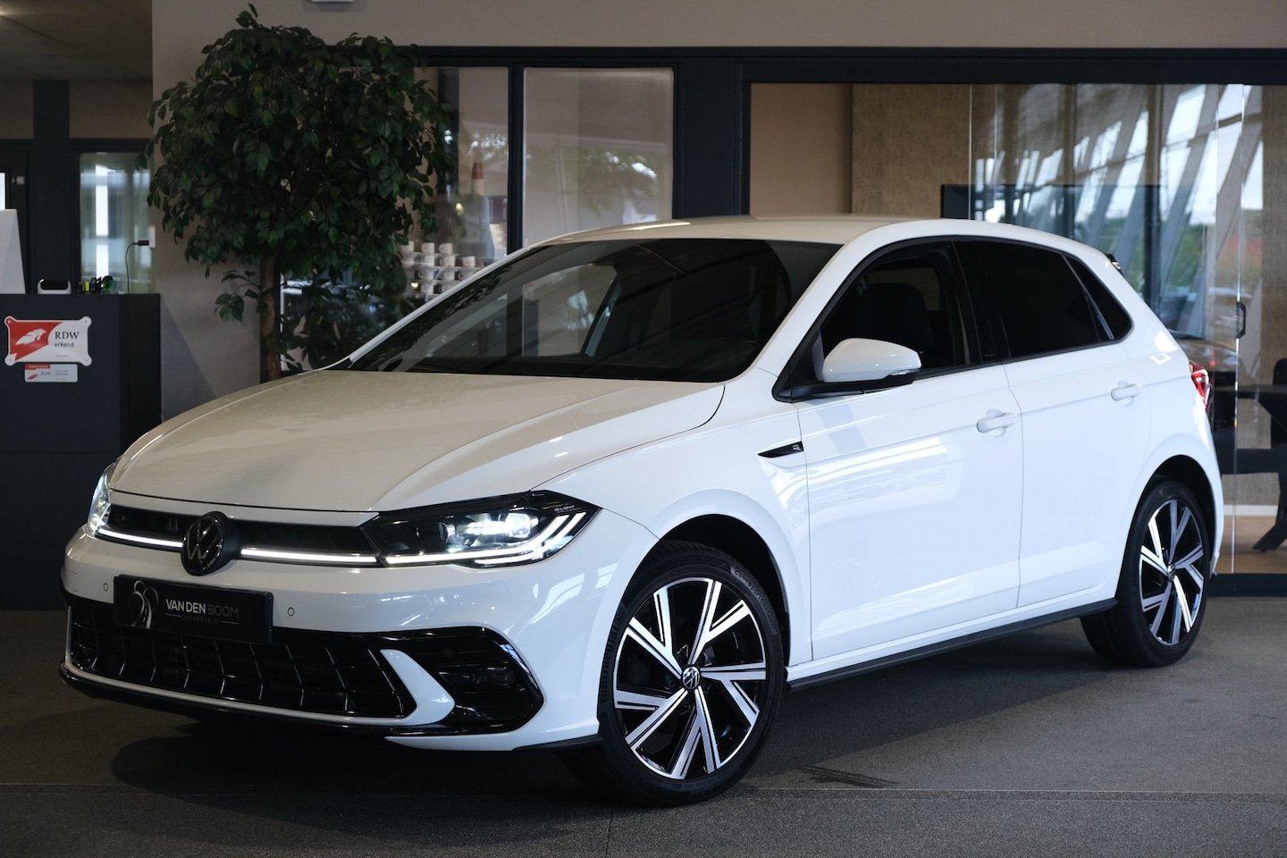 Volkswagen Polo - 1.0 TSI 2x R-Line 110PK DSG IQ Led Cam Navi Virtual ACC - AutoWereld.nl