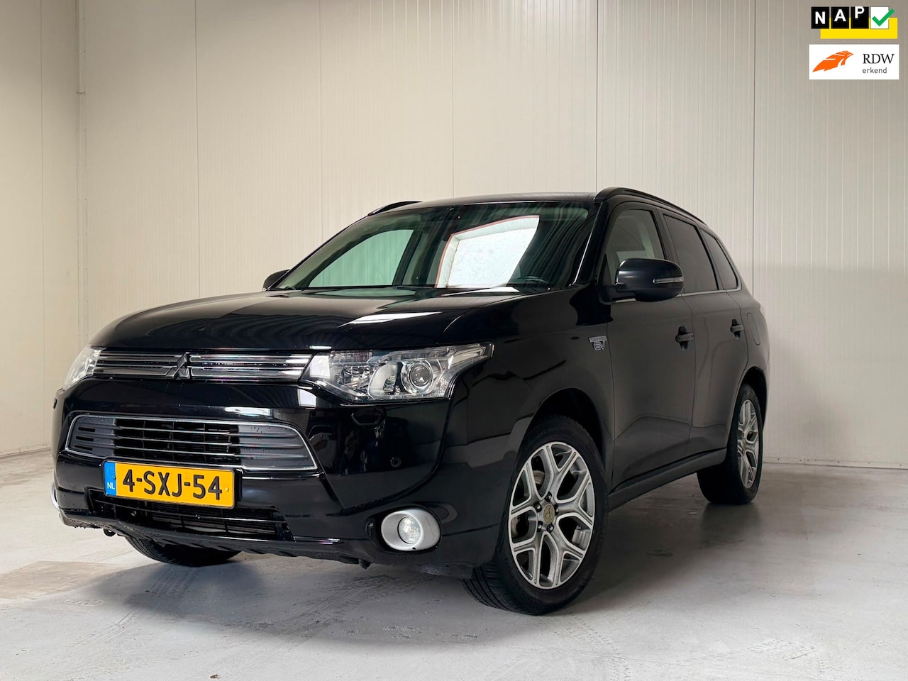 Mitsubishi Outlander - 2.0 PHEV instyle 2.0 PHEV instyle - AutoWereld.nl