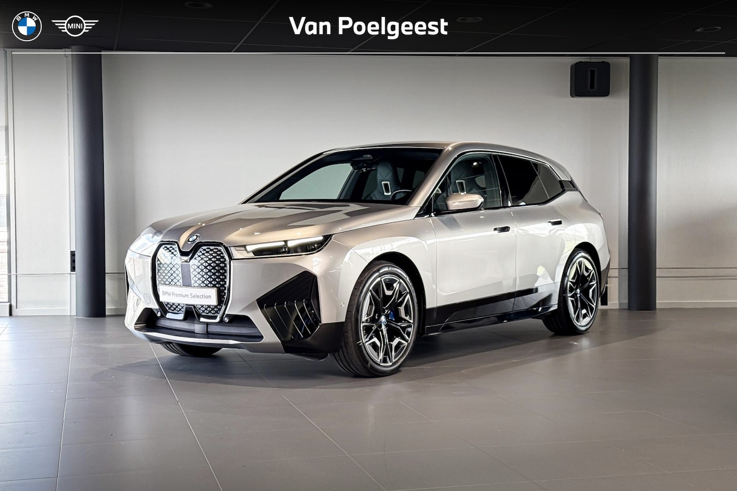 BMW iX - xDrive50 Excellence 112 kWh | M Sport | Stoelverwarming | Head-Up Display | Achteruitrijca - AutoWereld.nl