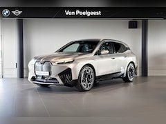 BMW iX - xDrive50 Excellence 112 kWh | M Sport | Stoelverwarming | Head-Up Display | Achteruitrijca