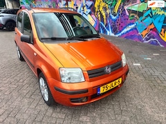 Fiat Panda - 1.2 Emotion de wk special Voorzien van digitale airco. Sport velgen 180 dkm nap. Stereo pr