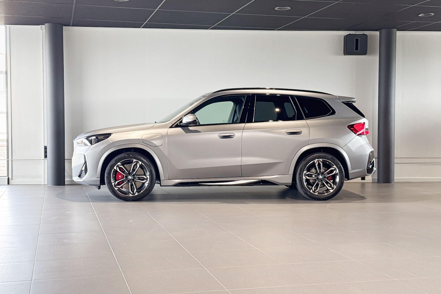 BMW X1 - xDrive25e | M Sport Pro | Glazen Panoramadak | Harman Kardon | Stoelverwarming | Head-Up D - AutoWereld.nl