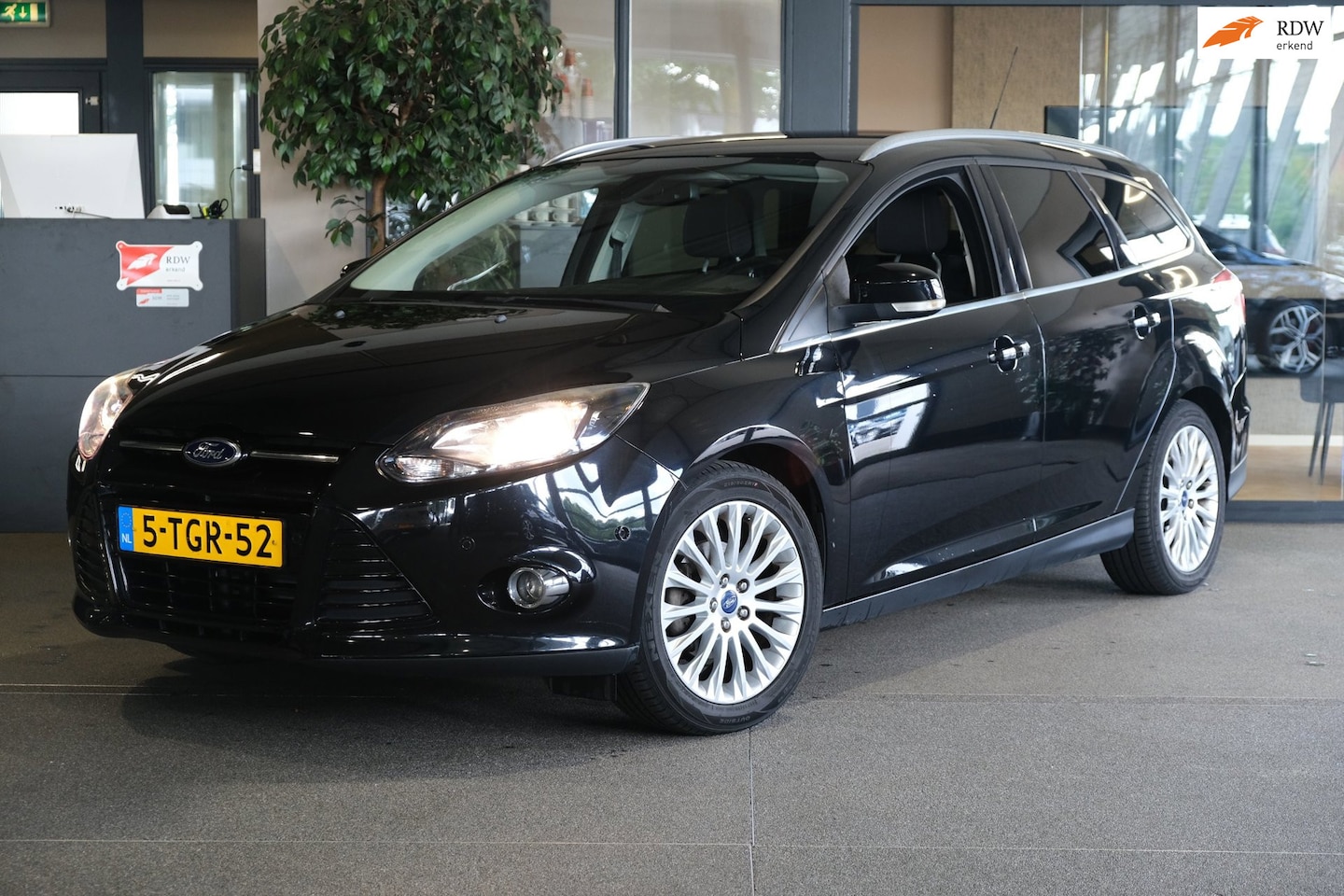 Ford Focus Wagon - 1.0 EcoBoost Navi Cruise Trek Pdc Climate Keyless - AutoWereld.nl