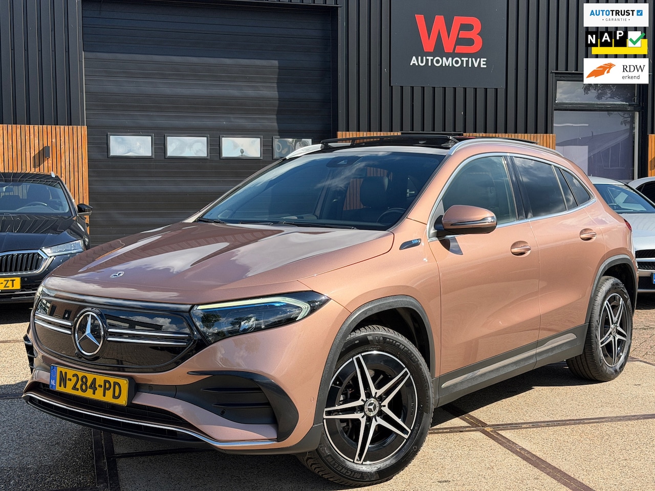 Mercedes-Benz EQA - 250 Business Solution AMG 67 kWh 94% SOH Pano dak Sfeerverl. Trekhaak - AutoWereld.nl