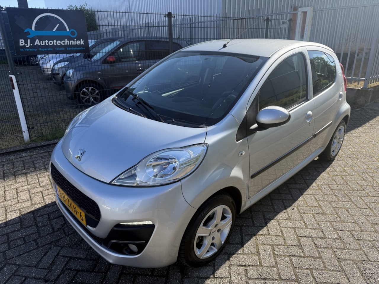 Peugeot 107 - 1.0 Active 5 drs Airco Nw Apk Izgst - AutoWereld.nl