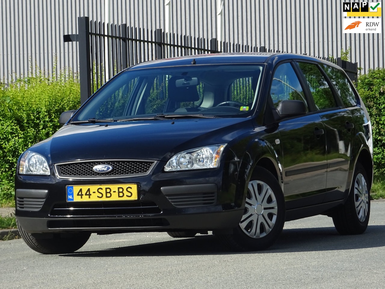 Ford Focus Wagon - 1.6-16V Champion NAP/AIRCO/CRUISE/PDC/APK - AutoWereld.nl