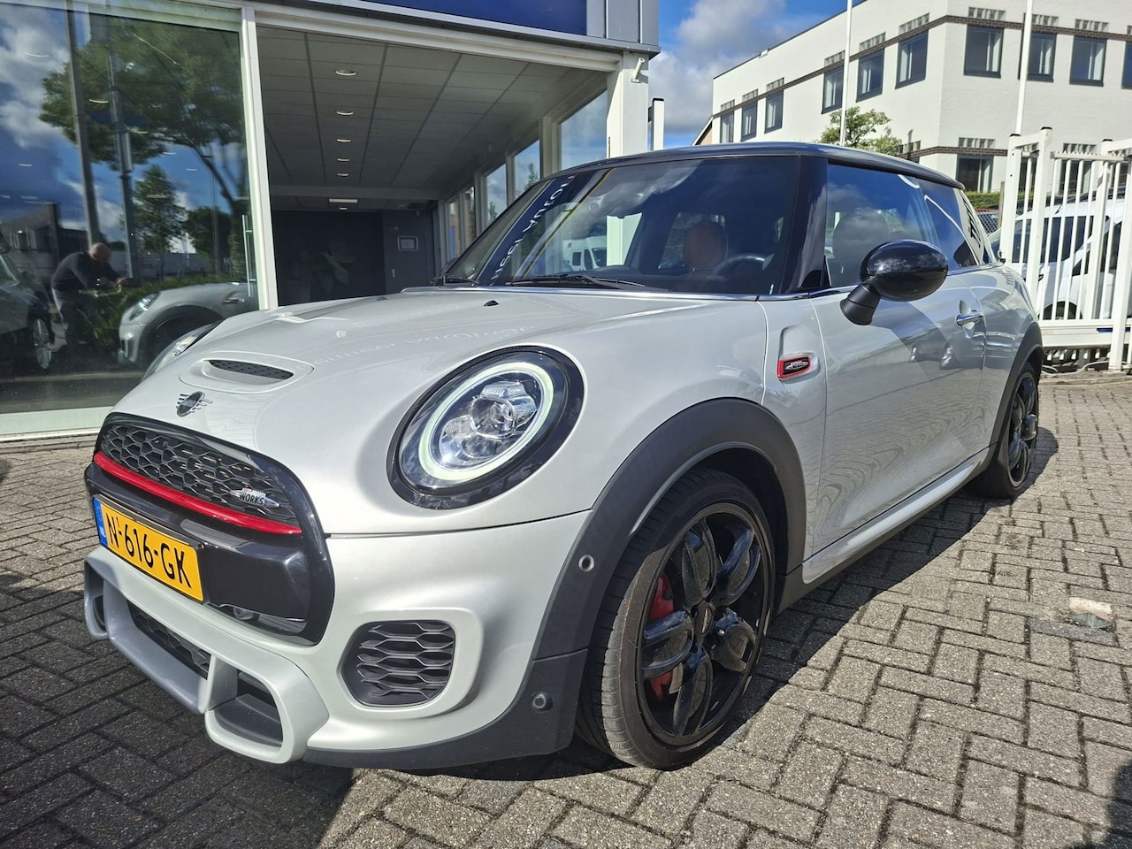 MINI John Cooper Works - 2.0 Cooper Chili / harman kardon / leer / navigatie / - AutoWereld.nl