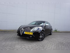 Alfa Romeo Giulietta - 1.4 T Distinctive Climate / Cruise / Parkeers. / Elektr. ramen / Lm velgen / NAP