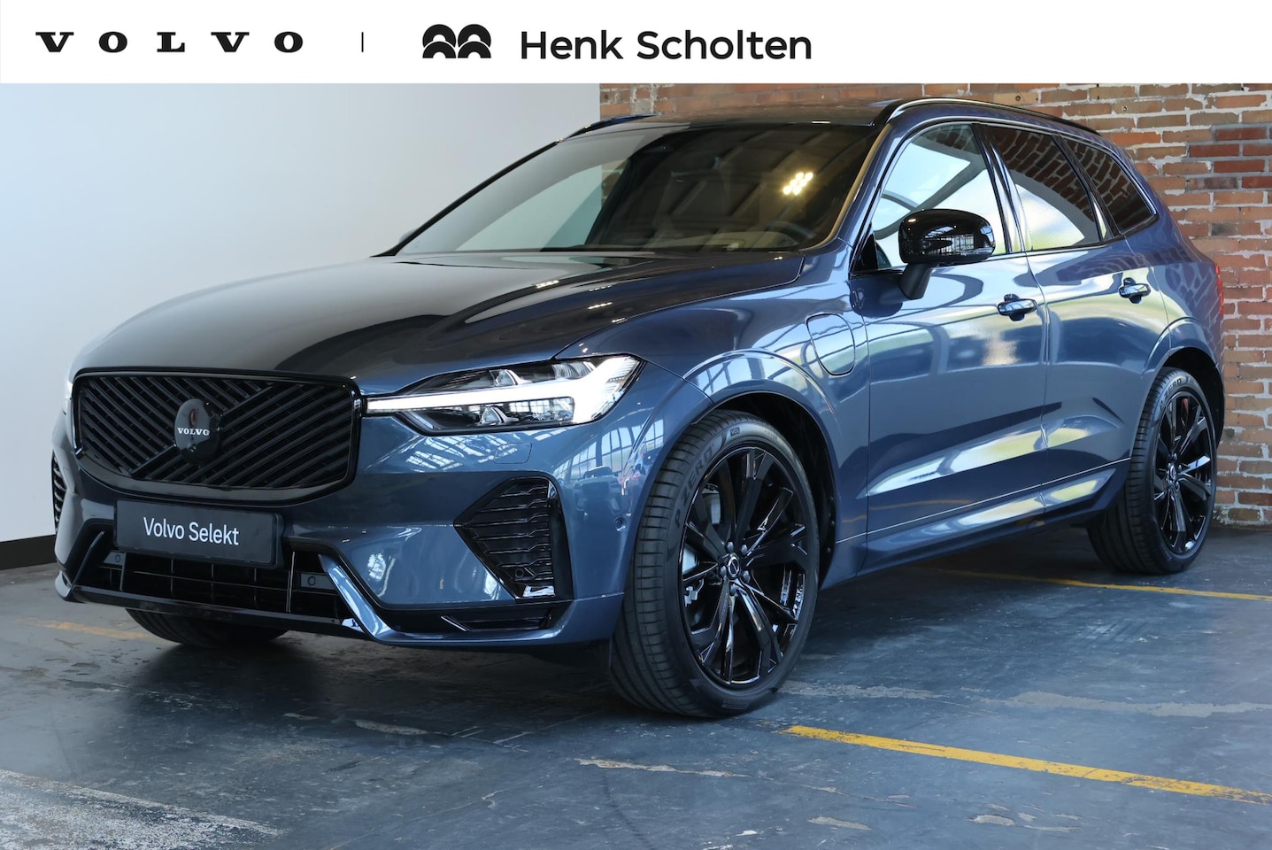 Volvo XC60 - 2.0 T8 Plug-in hybrid AWD Ultra Black Edition | Panoramadak | Luchtvering | Verwarmbare vo - AutoWereld.nl