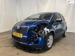 Toyota Yaris - 1.3 VVTi Cool - Schade