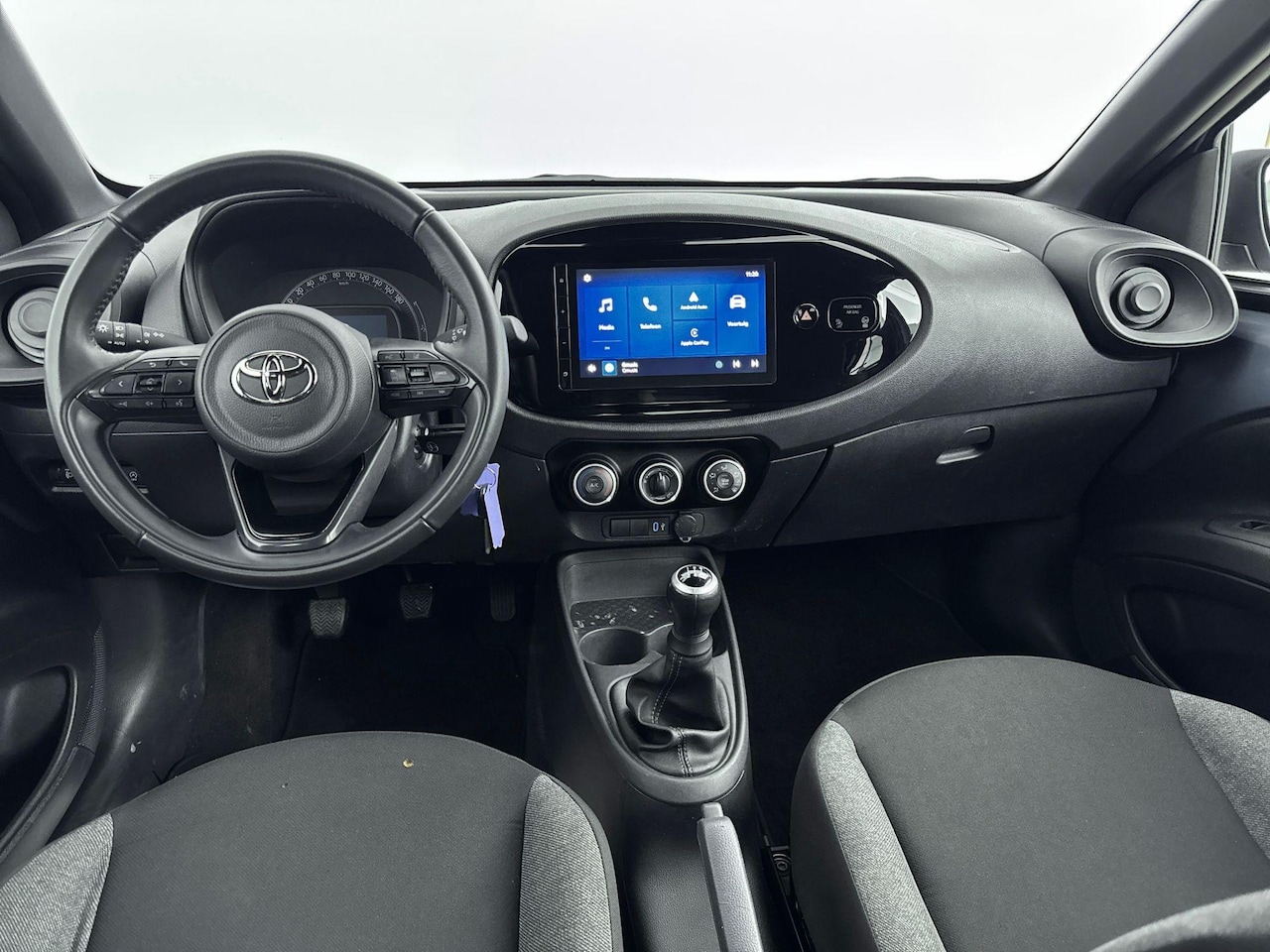 Toyota Aygo X - 1.0 VVT-i MT Play | Apple Carplay / Android Auto | Adaptive Cruise | Airco | Camera | Rijs - AutoWereld.nl