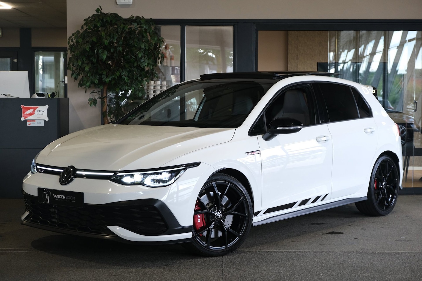 Volkswagen Golf - 8 2.0 TSI GTI Clubsport 300PK Pano Volleder Cam H&K IQ Led ACC HuD - AutoWereld.nl