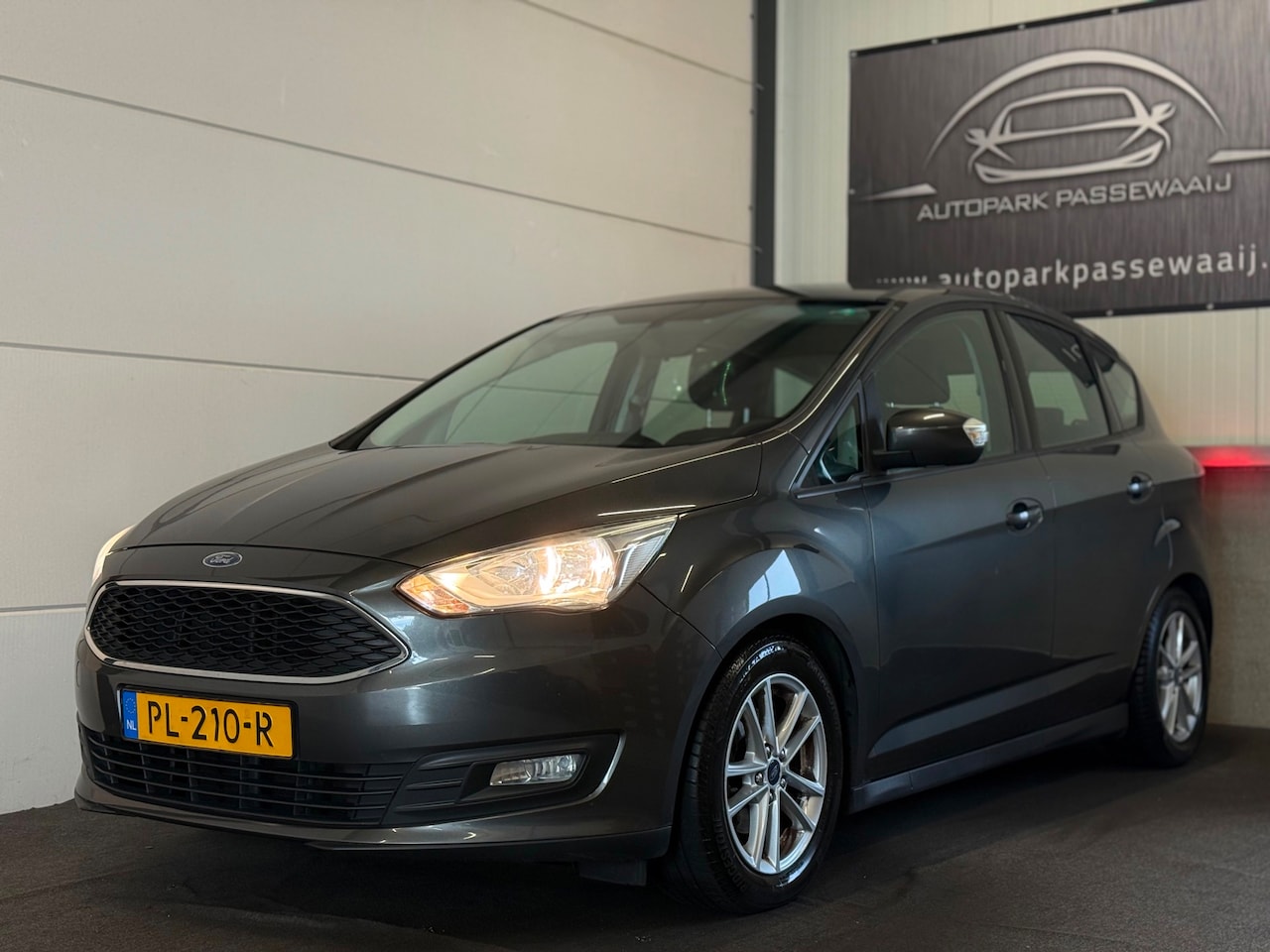 Ford C-Max - 1.0 Trend Cruise Control, Apple Carplay, Parkeersensoren, Navigatie, Trekhaak, NAP, 2e Eig - AutoWereld.nl