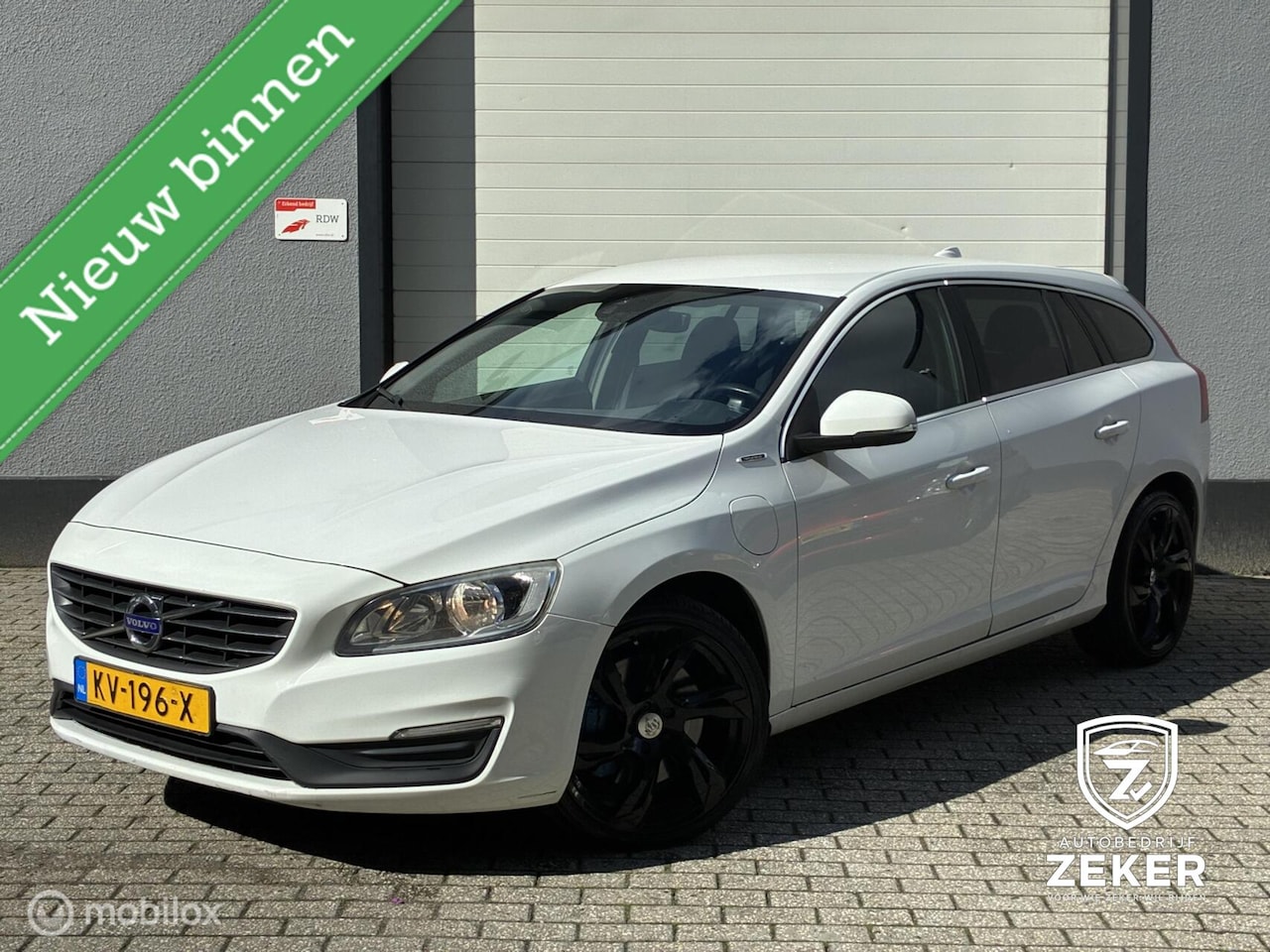 Volvo V60 - 2.4 D5 Twin Engine Lease Edition automaat / cruise - AutoWereld.nl