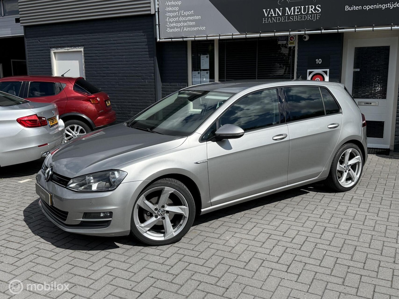 Volkswagen Golf - 1.0 TSI Connected Series 1.0 TSI Connected Series, Airco, navigatie, camera, pdc, lm velgen, apk bij aflevering - AutoWereld.nl