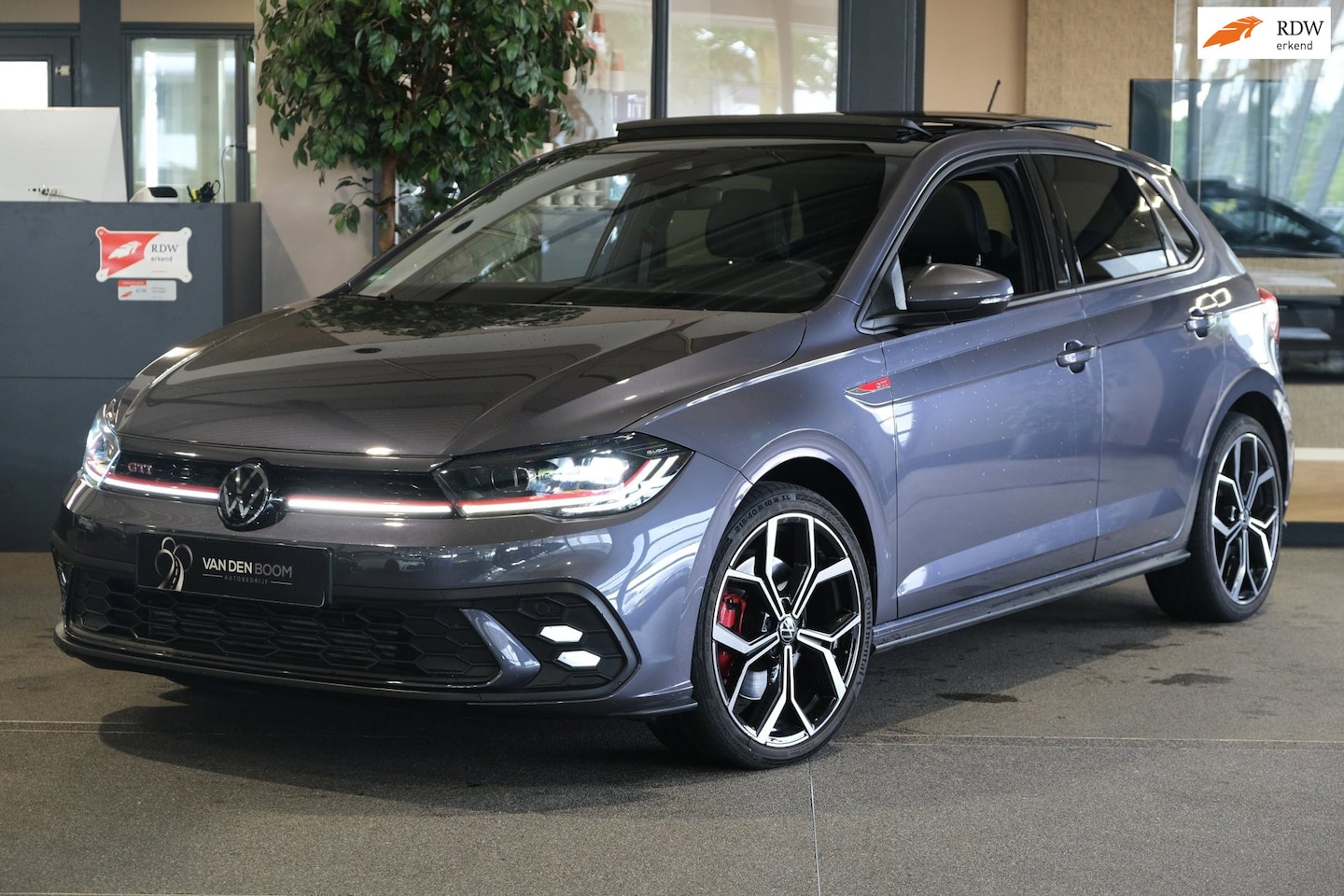 Volkswagen Polo - 2.0 TSI GTI 207PK DSG Facelift Pano Alcantara Cam IQ Led Stoelverwarming - AutoWereld.nl