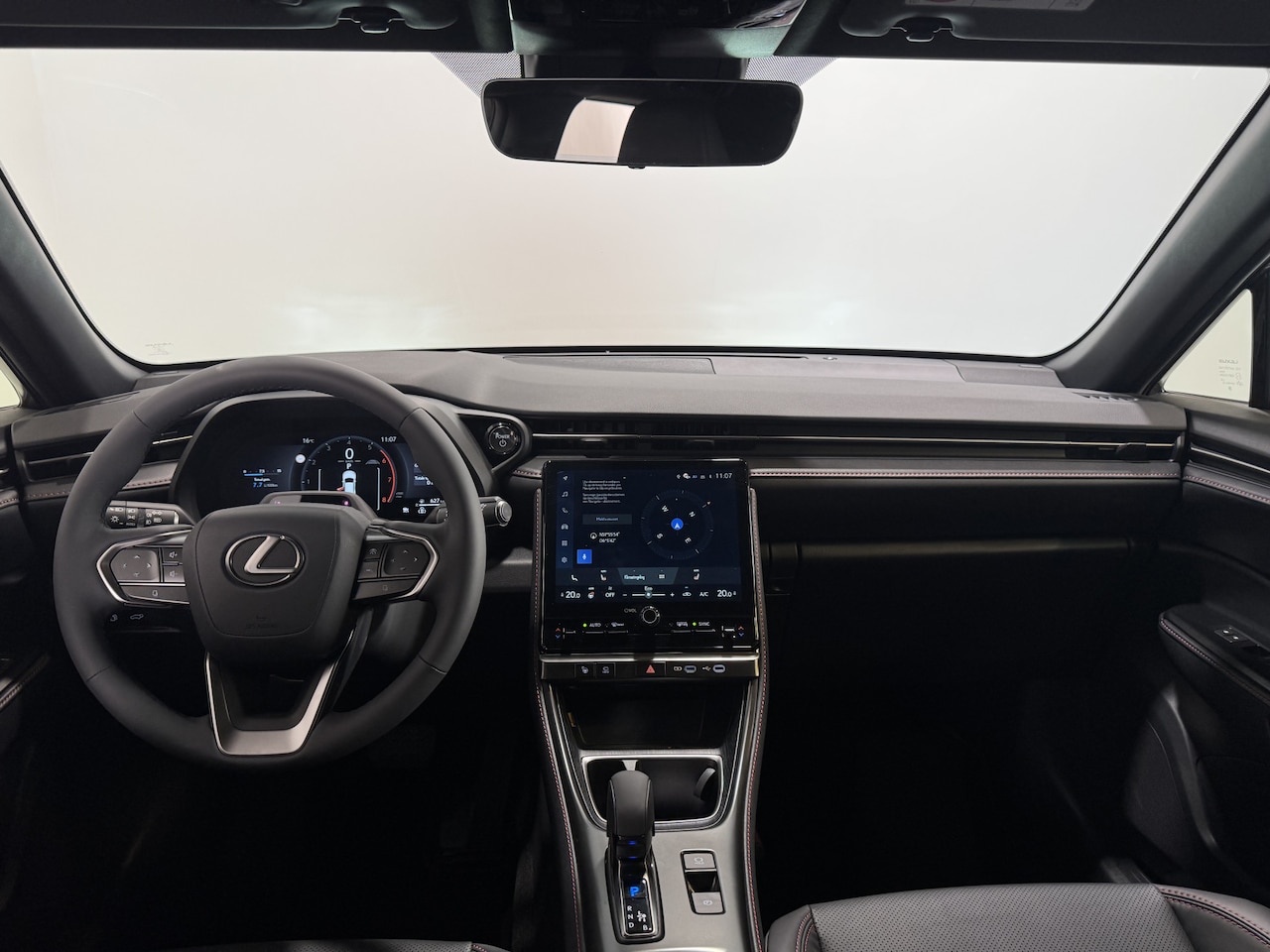 Lexus LBX - Emotion 2WD + Advanced Pack | Mark Levinson | HUD | Leder | - AutoWereld.nl