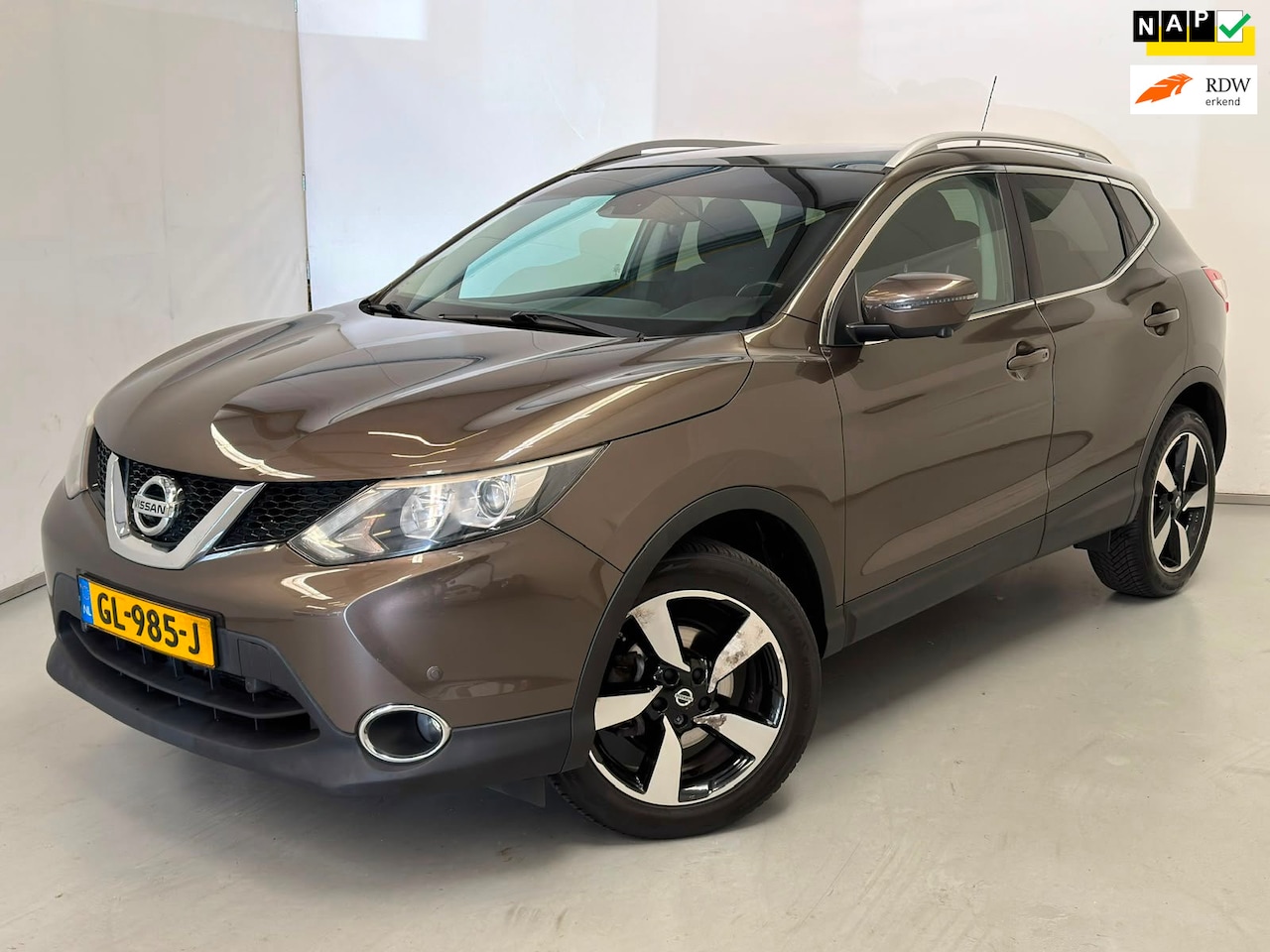 Nissan Qashqai - 1.2 Connect Edition / Pano / NL-auto / Trekhaak - AutoWereld.nl