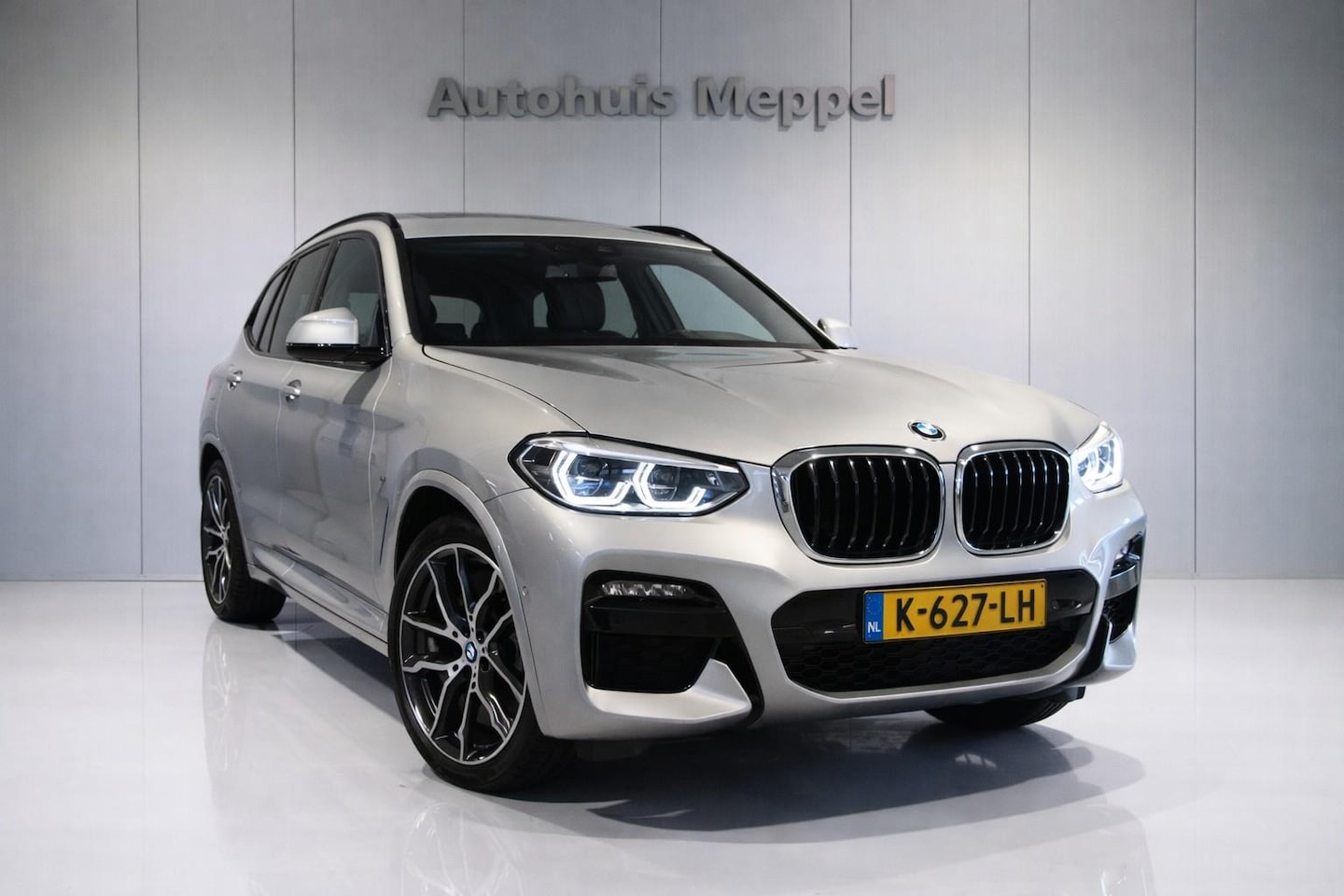 BMW X3 - xDrive20i M-Sport*Trekhaak*Panoramadak*LED*HiFi*Shadow-line - AutoWereld.nl