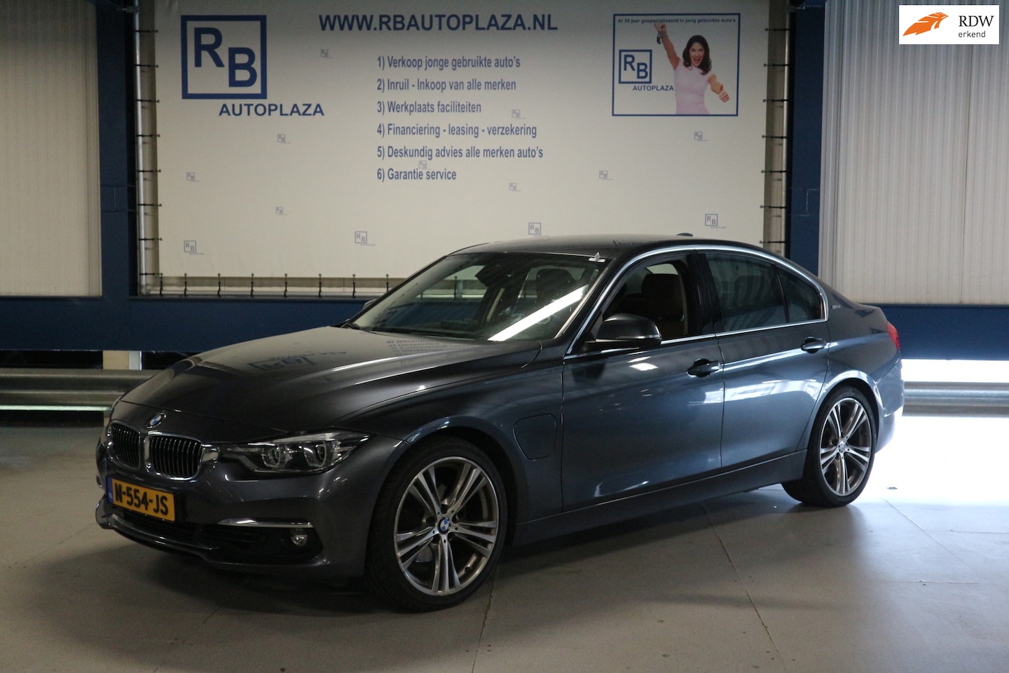 BMW 3-serie - 330e M Sport / 12 MAANDEN GARANTIE / TOP DEAL ! ! ! ! - AutoWereld.nl