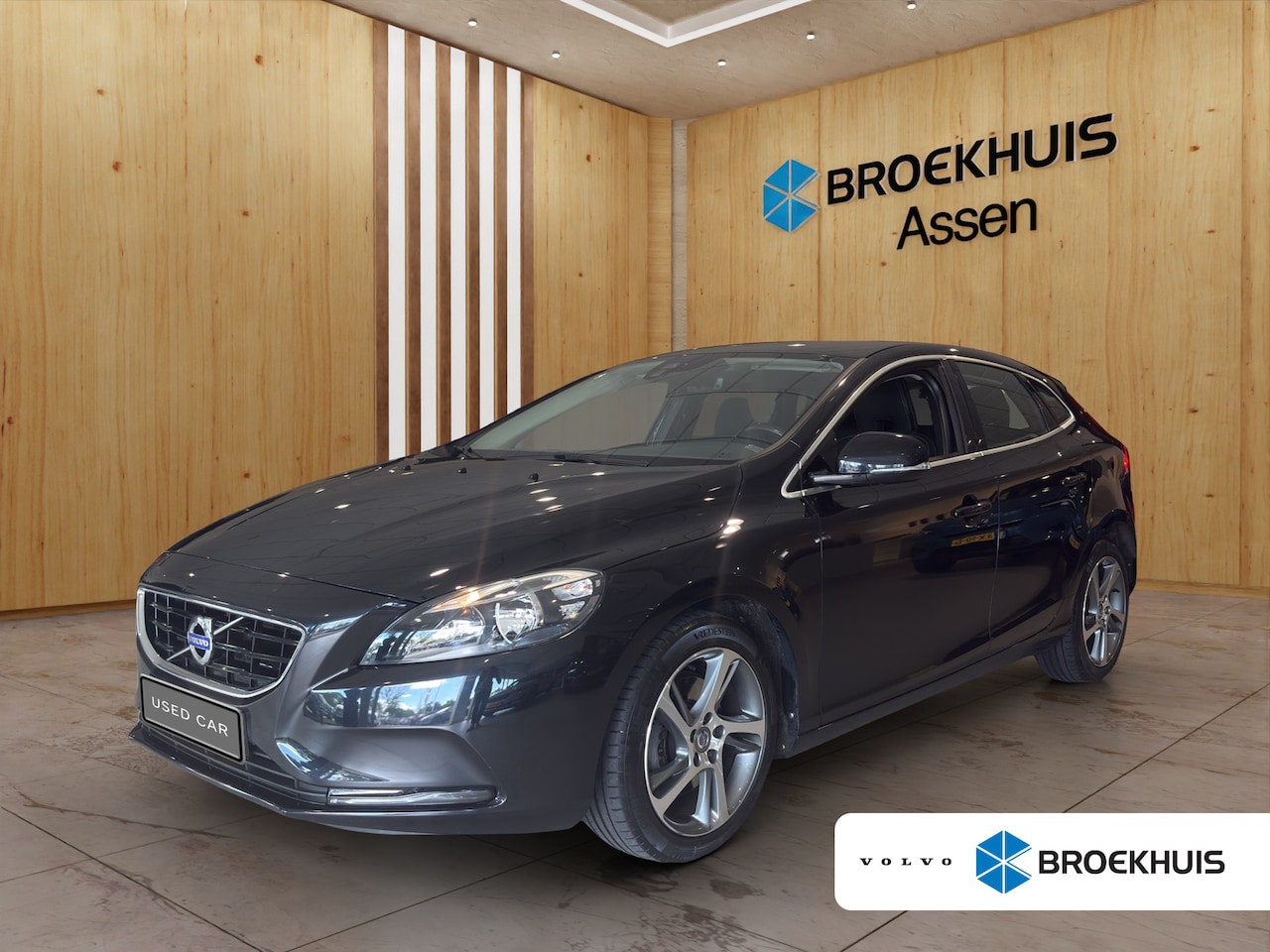 Volvo V40 - 1.6 T2 Momentum | Navigatie | Trekhaak | Bluetooth telefoonverbinding | DAB | Lichtmetalen - AutoWereld.nl