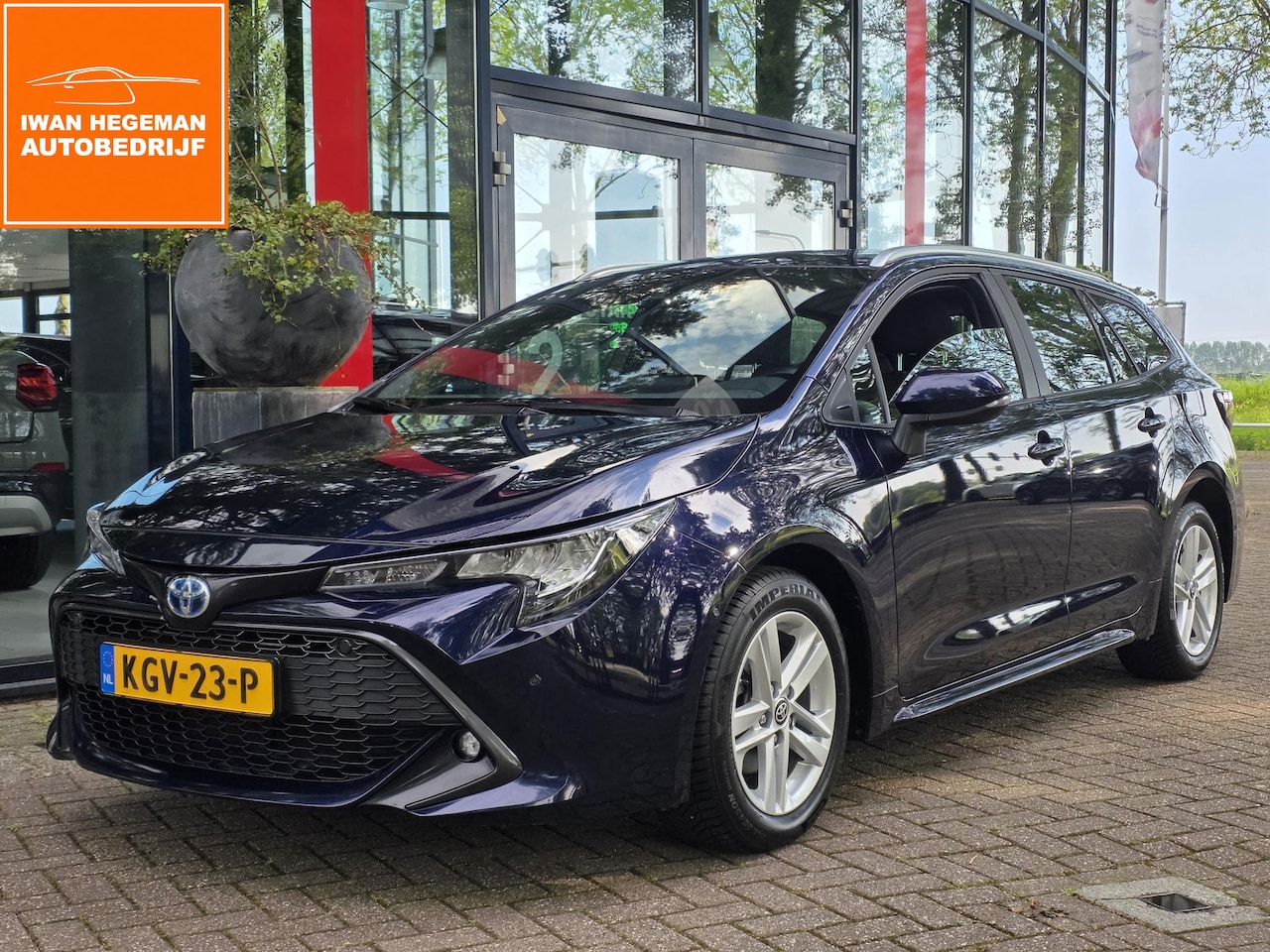 Toyota Corolla Touring Sports - 1.8 Hybrid Active | Navigatie | Stoelverwarming | Adapt. Cruise Control | Parkeersensoren - AutoWereld.nl