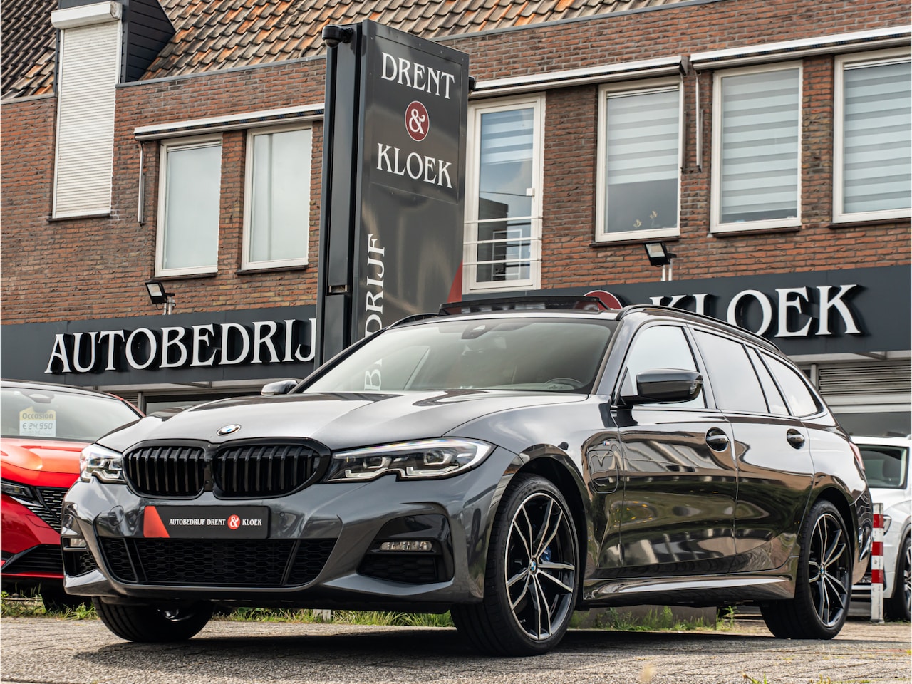 BMW 3-serie Touring - 330e xDrive High Exe M-Sport PANO 19 INCH HARMAN KARDON CARPLAY - AutoWereld.nl