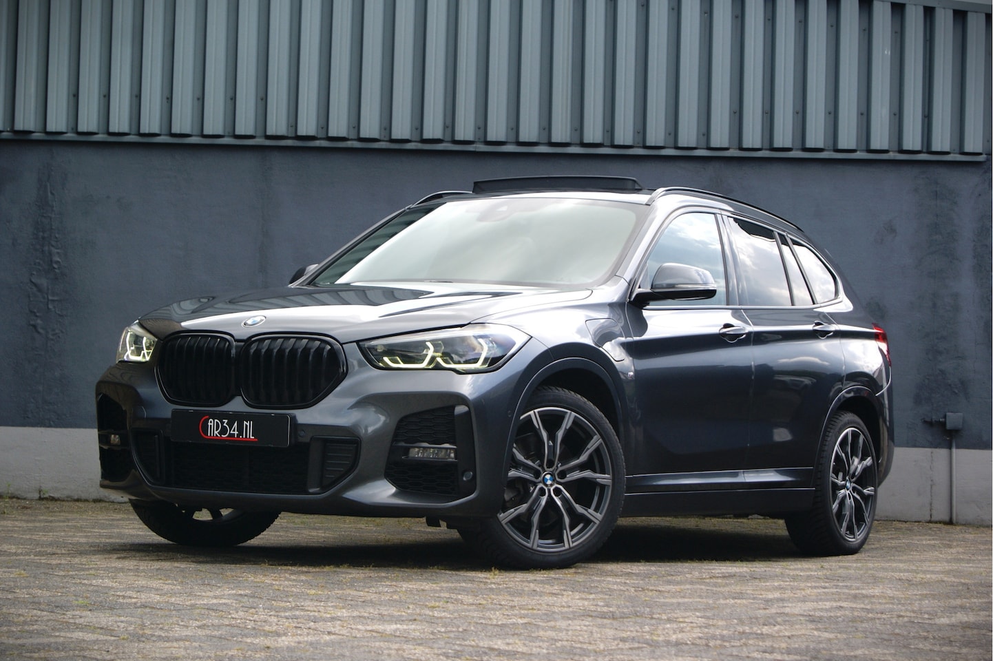 BMW X1 - xDrive25e 220PK High Ex. M-Sport Harman-Kardon/Panoramadak/afn.trekhaak/HUD - AutoWereld.nl