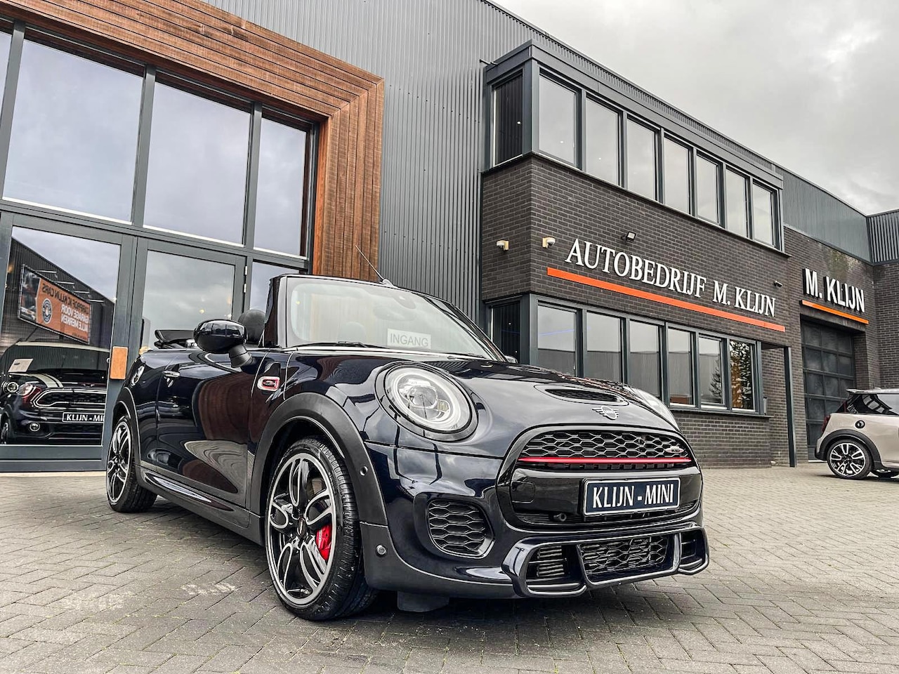 MINI Cabrio - Mini 2.0 John Cooper Works F1 aut 231pk Enigmatic black/np:58.000/bomvol - AutoWereld.nl